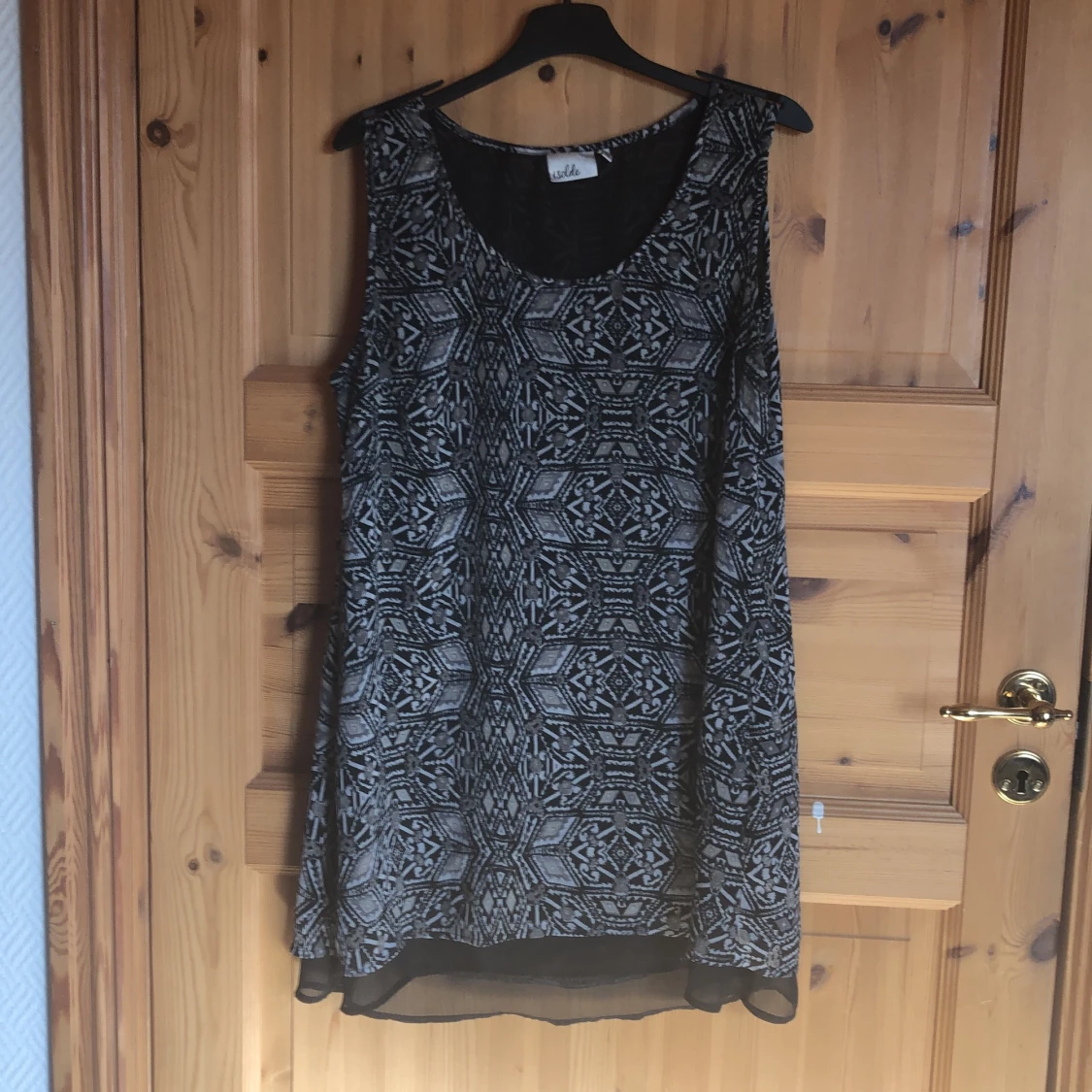 Tunn, lite längre linnetunika