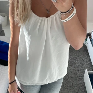 vit tröja - Supersöt vit tröja i storlek 36