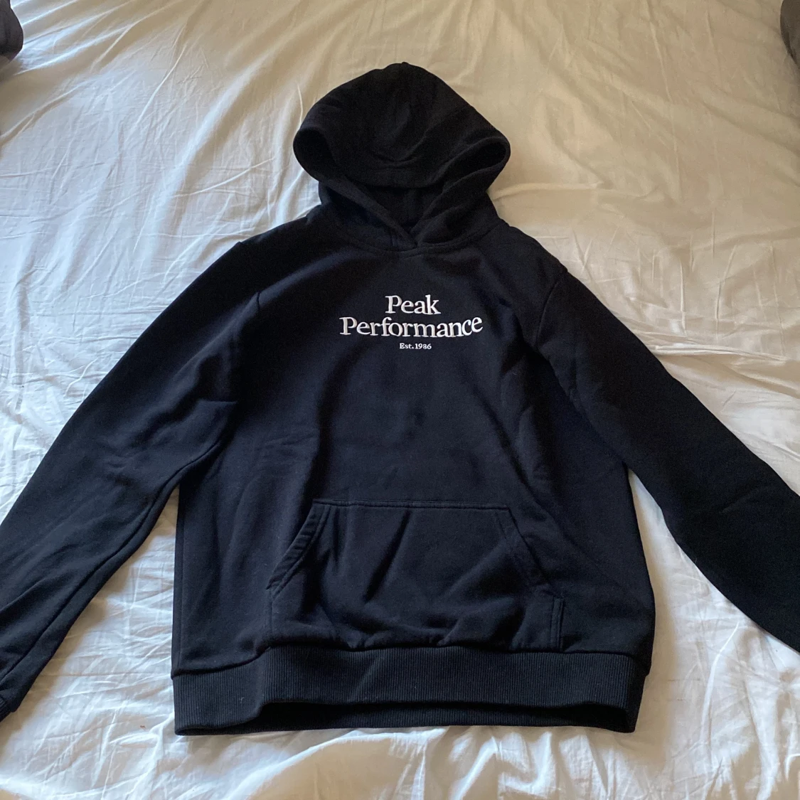 Peak performance hoodie svart