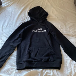 Peak performance hoodie svart - Nästan som i nyskick, använd 10 gånger  Storlek: 170 cm 