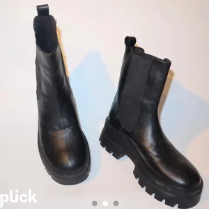 Winter Boots  - Svarta boots perfekta till vintern köpt för 800kr och aldrig använda för att d är för stora…