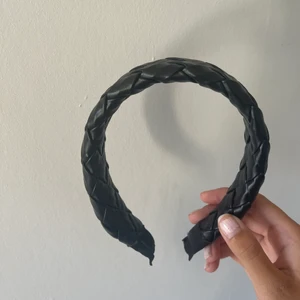 Diadem - Svart diadem! (Köparen står för frakt)