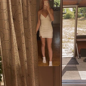 Klänning - En fin vit klänning 