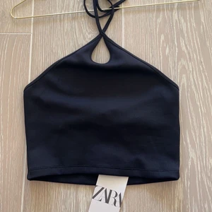 Topp zara - Korsad topp från zara, oanvänd med lapp kvar 