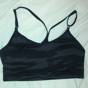 Sport-bh  - Sport-bh från Casall i storlek S men är som en XS/S. Använd ett fåtal gånger. 