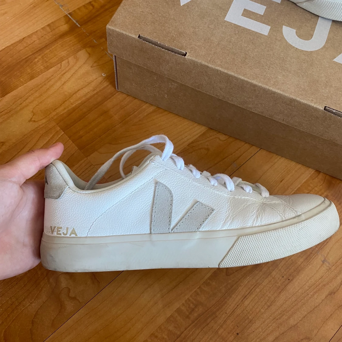 Nästan oanvända Veja skor - 90