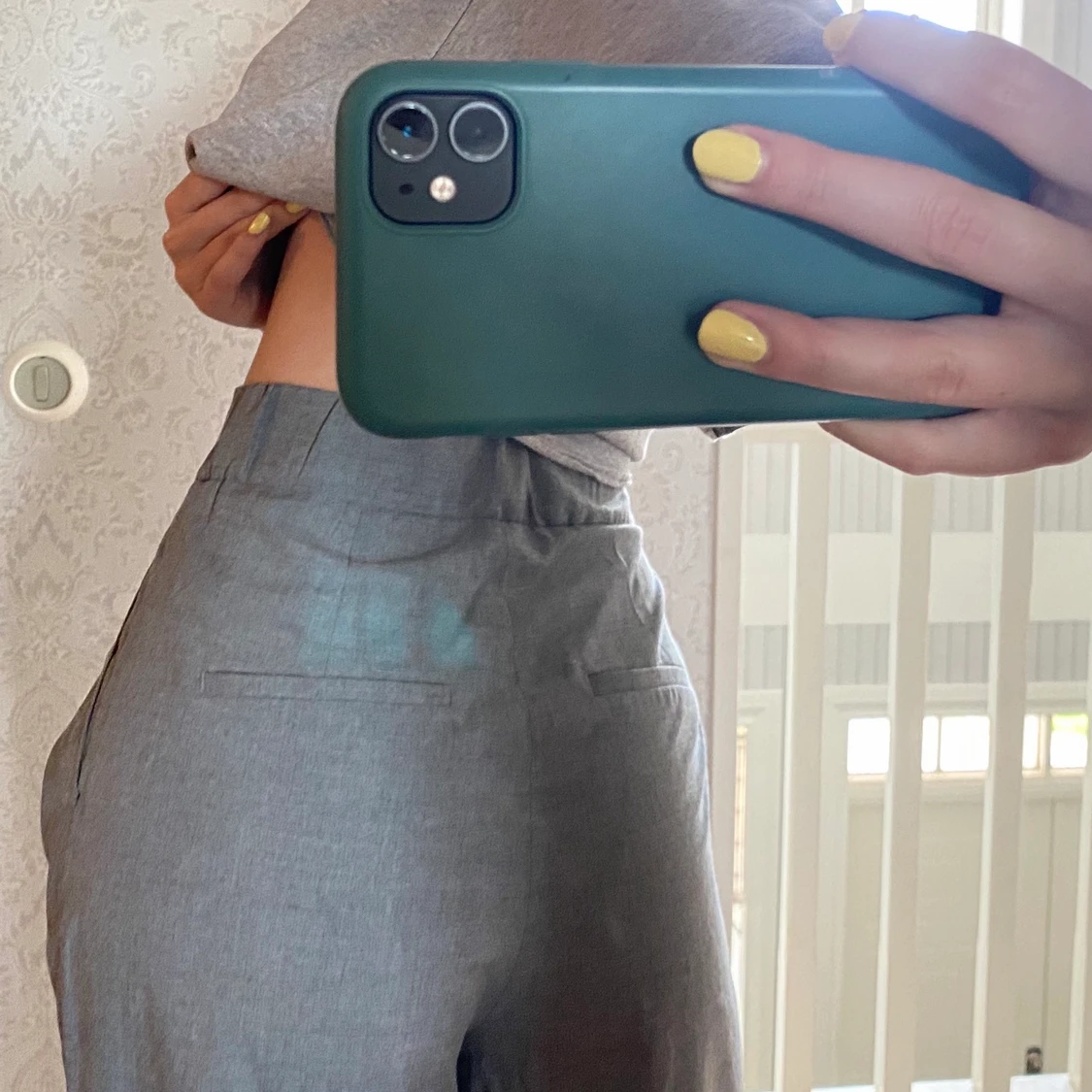 Gråa, raka kostymbyxor - 90