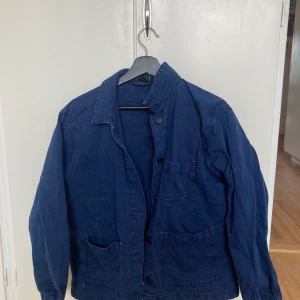 Overshirt monki  - En overshirt från monki i strl S. Säljer pga används brutalt lite. Köpare betalar frakt. Hör av dig om du undrar något! Puss och kram! 