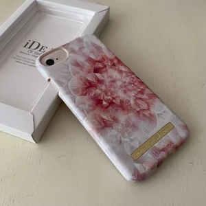 Ideal of Sweden mobilskal  - Ett helt nytt oanvänt mobilskal för iPhone 8/7/6/6S. I fint skick. Frakt går att diskutera. Annars köp direkt!