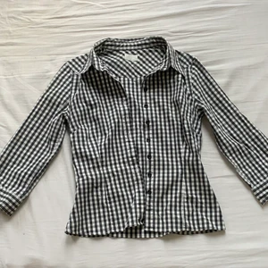 rutig skjorta - en så fin 70tals skjorta 😍 skulle inte säga att den passar kupa över B.. 