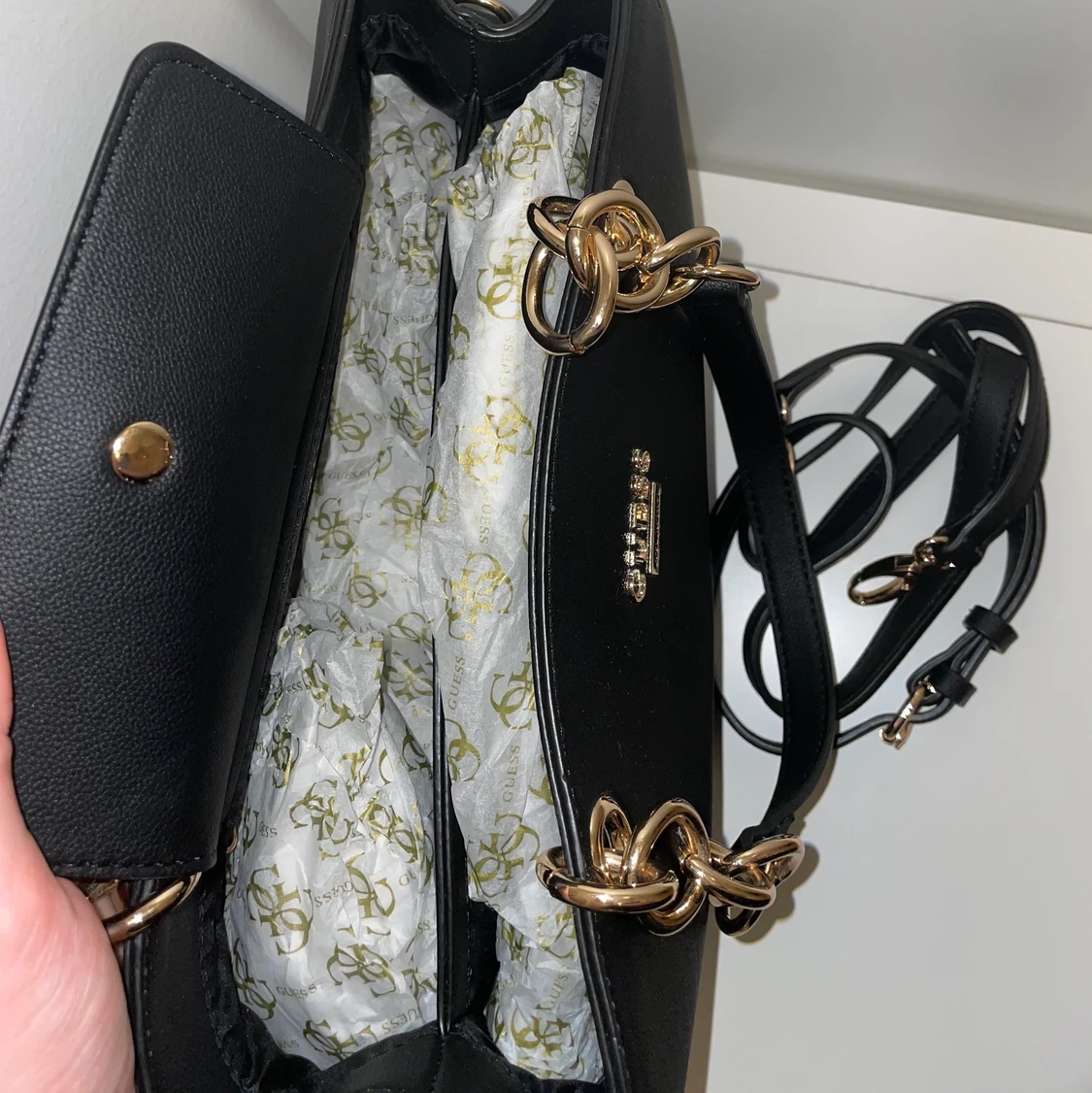 GUESS axelväska  - 91