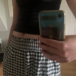 Härlig kjol🥰 - Fin rutig kjol med fickor! Kan passa en XS-M🥰