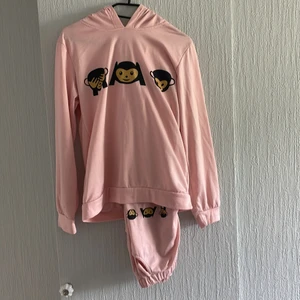 Mjukisset  - Köptes i USA, finns inget klädmärke. Använt några gånger 