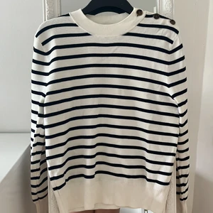 randig tjocktröja - snygg blårandig pullover i väldigt bra skick