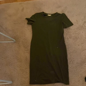 Bra - Den är aldrig använt och färgen är grön o den är oxå till sommaren 