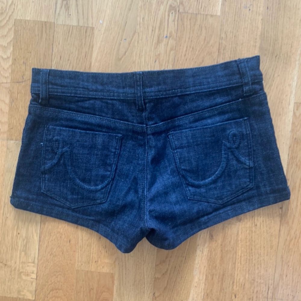 Ett par shorts från märket Roxy! Köpta på sellpy💗 säljer pga för små för mig😕. Shorts.