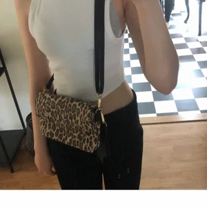 Väskan från Don Donna  - Säljer denna jättefina väska från Don Donna och den är i bra skick. Nypris är 400kr och säljer för 100kr + 39kr frakt.