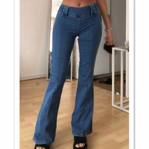 Urban Outfitters - Missy Low rise - flared jeans  - BDG Urban Outfitters low/midrised flared jeans använda endast en gång, köpta för 629kr säljs för 400kr+frakt 🪩🦋