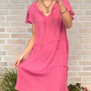 Klänning - Superfin klänning⭐️ fraktar för 44kr eller möts i Fridhemsplan 🌸 funkar även på mig som har xs