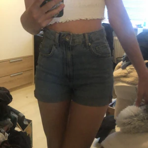 Jeans shorts - Jeans shorts som tyvärr är för små