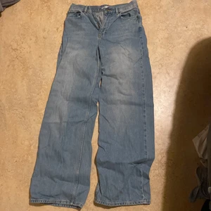Wide jeans  - En par sköna jeans från Junkyard. Storlek 26 orgenalpriset var 499kr