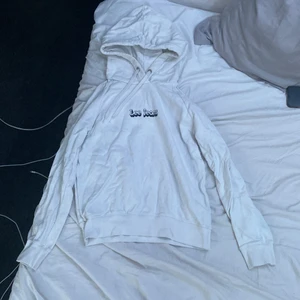 Lee jeans hoodie  - En skön hoodie som passar till allt. Orginalpriset 800 i storlek XS.