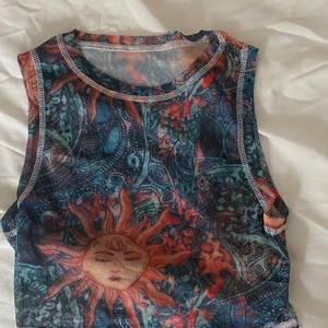 Linne - Säljer de här helt oanvända coola linnet från shein. Råkade beställa två och har därför inte använt denna. Nypris ca 70kr. Säljer för 70kr eftersom de är helt oanvänt. Köparen står för frakt eller så kan vi mötas upp❣️