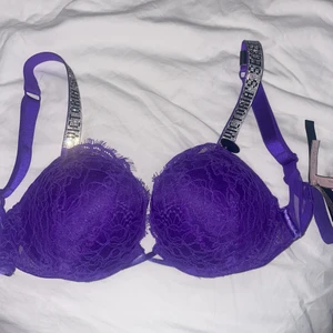 Victoria secret bh - En helt ny Victoria secret bh som är tyvärr för liten o aldrig använd, kan sänka lite