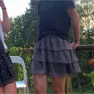 Rutig kjol H&M  - Söt rutig kjol från hm. Köptes här på plick. Men har aldrig kommit till användning. Den är i bra skick. Skriv privat vid fler frågor eller ifall ni vill ha fler bilder🫶🏻🫶🏻