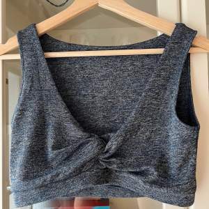 GUESS Crop Top M 38 Som NY