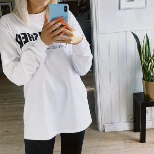 Långärmad t-shirt Thrasher - Storlek M, inga fläckar eller defekter. Gör sig dålig på bilden då den inte är strykt, frakt 59kr