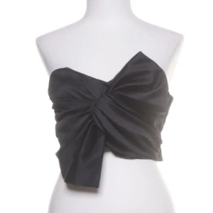 Svart topp - Jättefin topp i superskick! Bra kvalité  