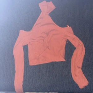 Tröja - Den är fin och den är lite tajt har använt en gång 