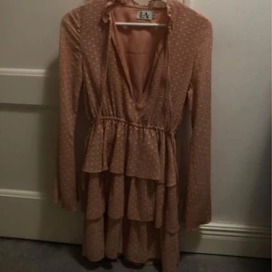 Klänning Linn Ahlborg  - Fin klänning från Linn Ahlborg kollektion 