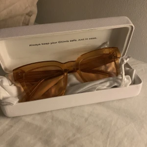 Chimi eyewear 005 - Oanvända chimis i färgen Peach, 005! 🫶🏻fodral medföljer. Nypris 1200kr 😍