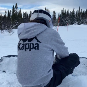 Kappa hoodie  - Säljer min gamla favorit hoodie från kappa, den är äkta❤️