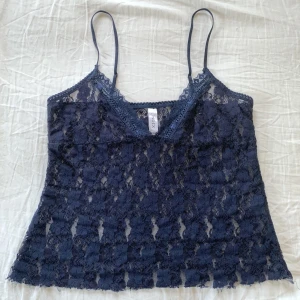 Spetslinne  - Blått spetslinne 🤍 snyggt över linne eller till fest! avklippt 