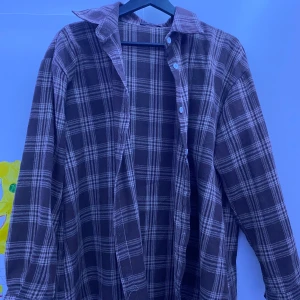 skjorta - skjorta från shein, köpte här på plick för ett tag sen men fick aldirg en användning av den, som ny 