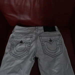 True religion jeans - Snygga trueys köpta i usa. Möts helst men kan skicka, frakt ingår inte😋