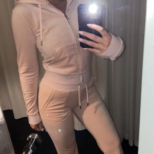 Juicy couture set - Ljus rosa set, i xs. Perfekt skick. Säljer ej separat 