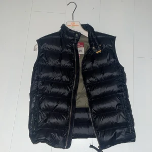 Parajumper väst - Köptes för 3500kr , den e i nyskick