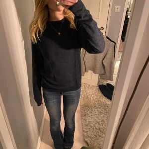 Storlek s  - Jätte fin tröja som jag har köpt på second hand, aldrig använd. Frakt 66kr