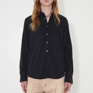 Our Legacy - Classic shirt Black Silk (46) - Our Legacys klassiska silk skjorta i fint i skick. Använts få gånger och tvättad en gång.  100% silke. Nypris: 2000kr