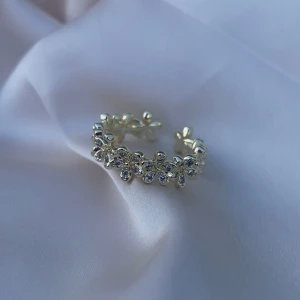 Ring i 18k guldplätering✨ - Köp vår Florence ring i 18k guldplätering🤍✨