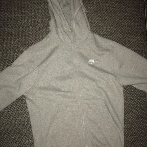 Nike kofta  - Nike kofta knappt använd 