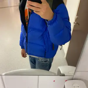 Hej, säljer min north face jacka. Köp sker genom plick safepay