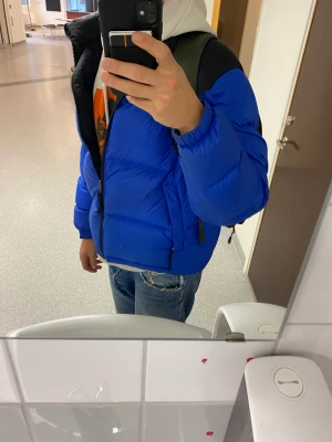 The north face jacka - Hej, säljer min north face jacka. Köp sker genom plick safepay