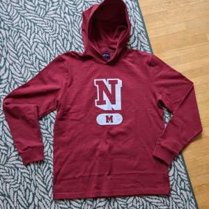 Thin hoodie from Noah. Fits more like a size S. Tag size is M though.