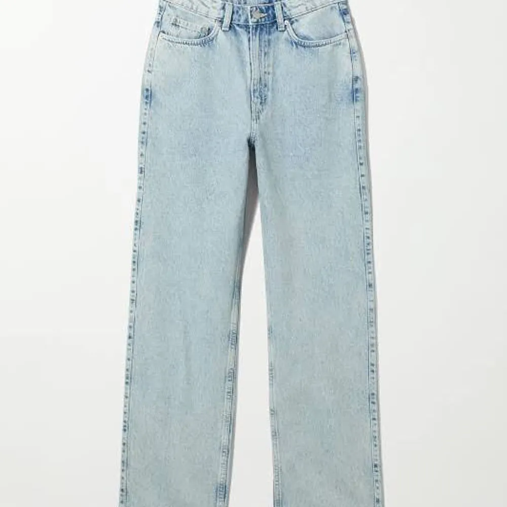 Säljer helt nya jeans från weekday modellen heter Rowe och storleken är 27/30. Pris kan diskuteras vid snabb affär. Jeans & Byxor.