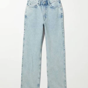 Rowe 27/30 - Säljer helt nya jeans från weekday modellen heter Rowe och storleken är 27/30. Pris kan diskuteras vid snabb affär